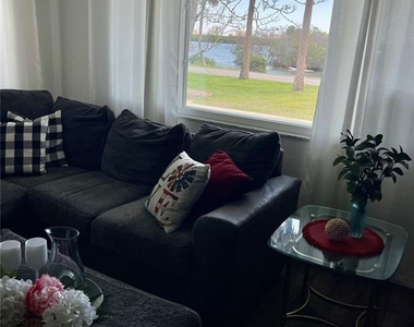 5242 Riverside Drive - Photo Thumbnail 21