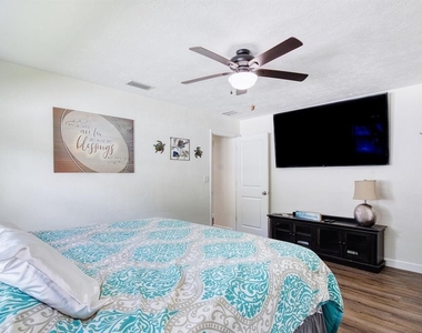 5242 Riverside Drive - Photo Thumbnail 14