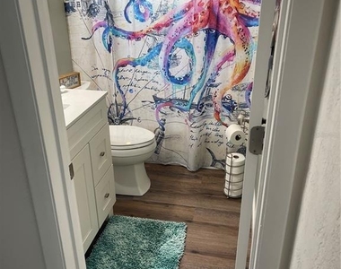 5242 Riverside Drive - Photo Thumbnail 10