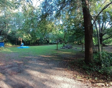 210 Se Hardin Court - Photo Thumbnail 13