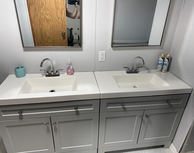210 Se Hardin Court - Photo Thumbnail 5