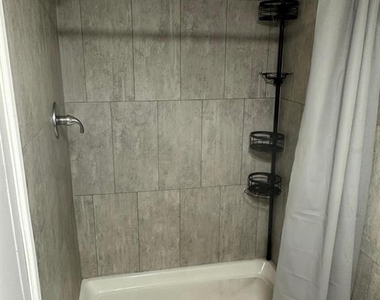 210 Se Hardin Court - Photo Thumbnail 4