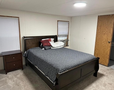 210 Se Hardin Court - Photo Thumbnail 3