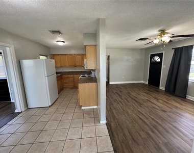 460 Mount Vernon Court - Photo Thumbnail 2