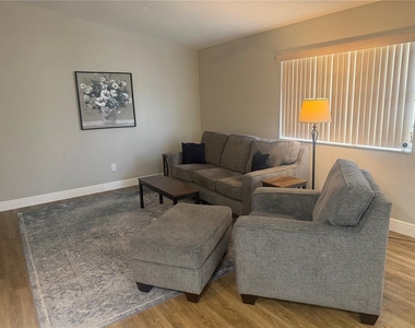 484 Hildalgo Drive - Photo Thumbnail 6