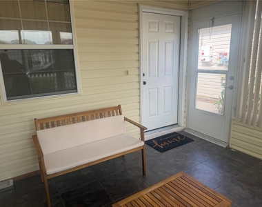 484 Hildalgo Drive - Photo Thumbnail 3