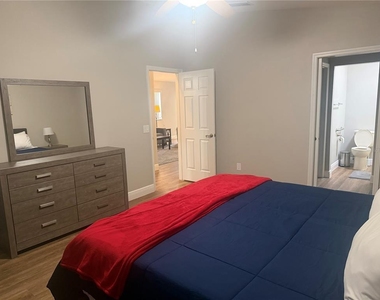484 Hildalgo Drive - Photo Thumbnail 14