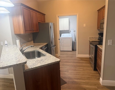 484 Hildalgo Drive - Photo Thumbnail 7