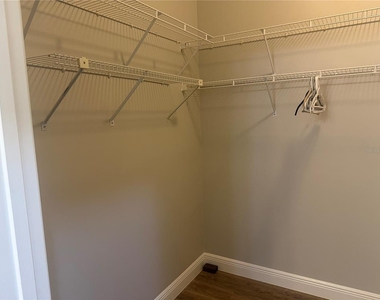 484 Hildalgo Drive - Photo Thumbnail 18