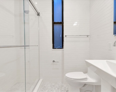 121 Madison Avenue - Photo Thumbnail 4
