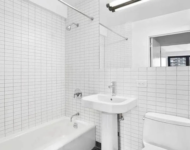 39 street 2nd ave - Photo Thumbnail 3