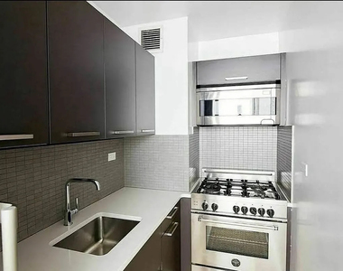 39 street 2nd ave - Photo Thumbnail 2