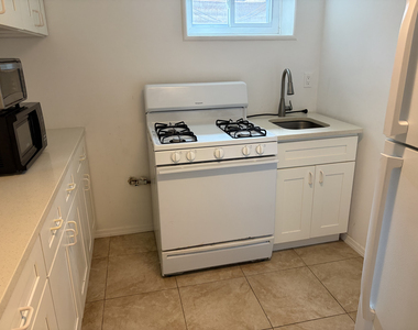 81-11 Utopia Parkway - Photo Thumbnail 12