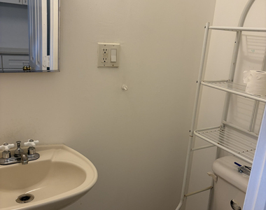 81-11 Utopia Parkway - Photo Thumbnail 15