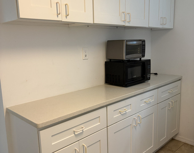 81-11 Utopia Parkway - Photo Thumbnail 8