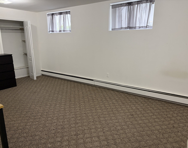 81-11 Utopia Parkway - Photo Thumbnail 4