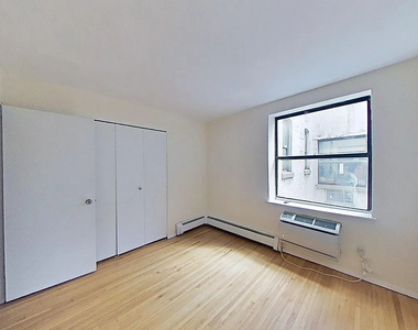 365 West 52nd Street - Photo Thumbnail 8