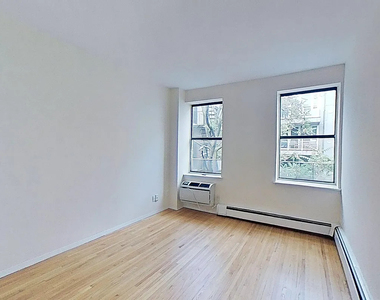 365 West 52nd Street - Photo Thumbnail 7