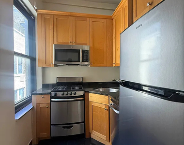 166 2nd Avenue - Photo Thumbnail 1