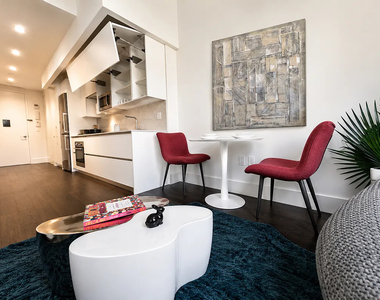 222 East 44th Street - Photo Thumbnail 2