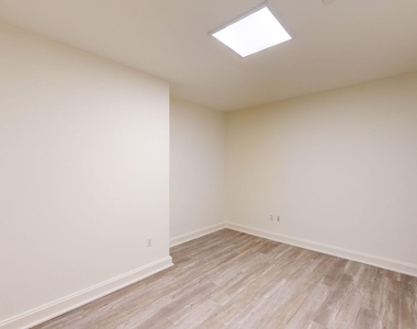 10 Hanover Square - Photo Thumbnail 3