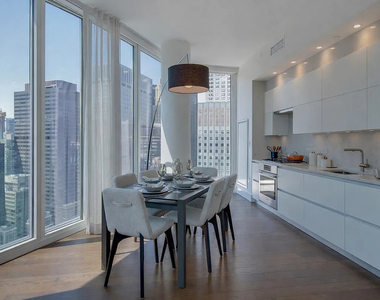 222 East 44th Street - Photo Thumbnail 1