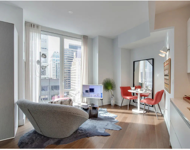 222 East 44th Street - Photo Thumbnail 4