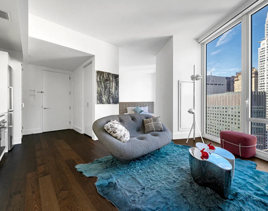 222 East 44th Street - Photo Thumbnail 3
