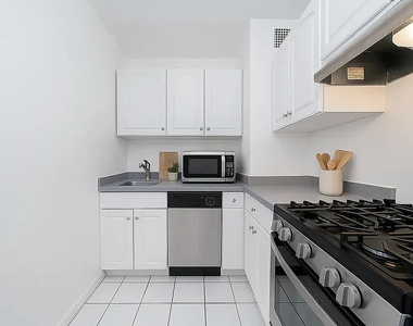 236 East 36th Street - Photo Thumbnail 3