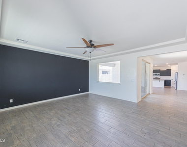2725 Mike Price Drive - Photo Thumbnail 1