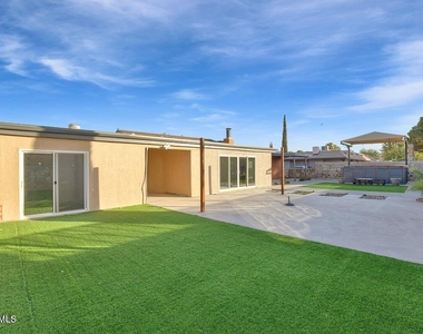 3709 Roslyn Drive - Photo Thumbnail 27