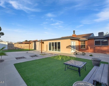 3709 Roslyn Drive - Photo Thumbnail 24