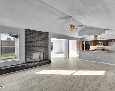 3709 Roslyn Drive - Photo Thumbnail 7