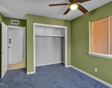 3709 Roslyn Drive - Photo Thumbnail 13