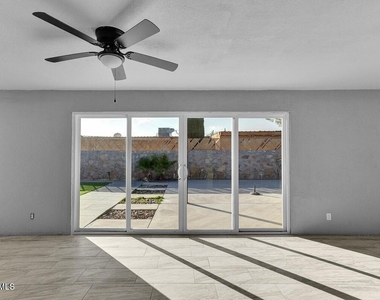 3709 Roslyn Drive - Photo Thumbnail 11