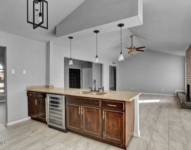3709 Roslyn Drive - Photo Thumbnail 8