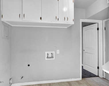 3709 Roslyn Drive - Photo Thumbnail 12
