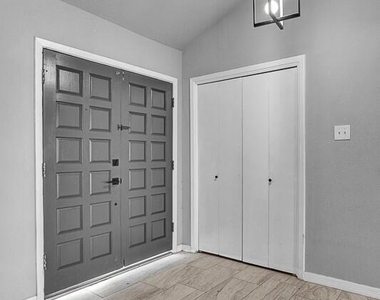 3709 Roslyn Drive - Photo Thumbnail 1