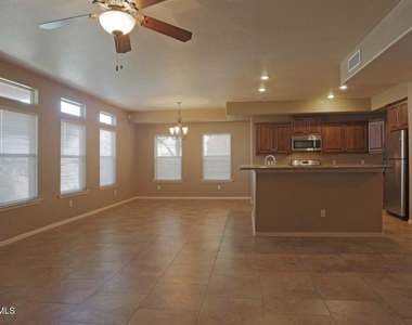 533 Green Village Court - Photo Thumbnail 11