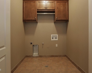533 Green Village Court - Photo Thumbnail 2