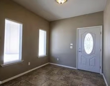 533 Green Village Court - Photo Thumbnail 6