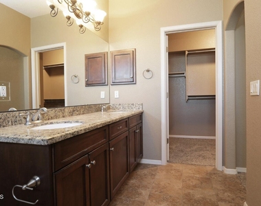 533 Green Village Court - Photo Thumbnail 4