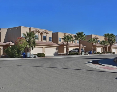 533 Green Village Court - Photo Thumbnail 8