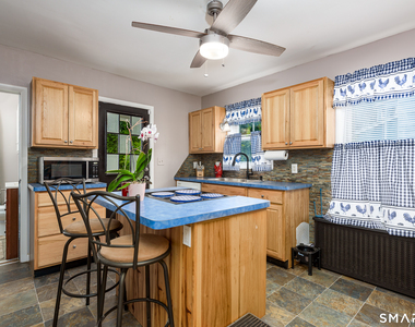 165 Oak Street - Photo Thumbnail 7
