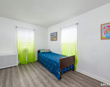 165 Oak Street - Photo Thumbnail 23