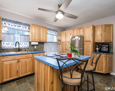 165 Oak Street - Photo Thumbnail 8