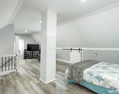 165 Oak Street - Photo Thumbnail 27