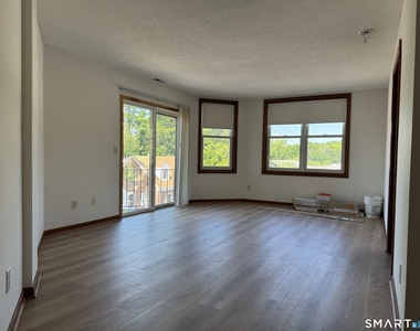 1022 Main Street - Photo Thumbnail 9