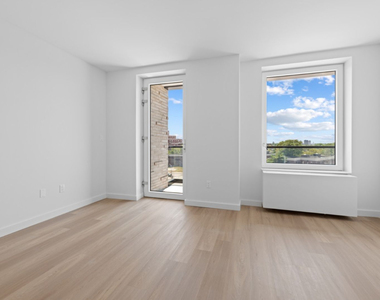 71-82 Parsons Boulevard - Photo Thumbnail 2