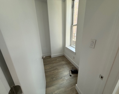 248 West 35th Street - Photo Thumbnail 4
